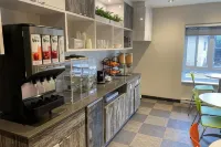 Ramada by Wyndham Laval Hôtels à : Laval