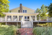 Coastal Living w/ Hot Tub, Firepit & Lakeside Deck