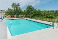 Super 8 by Wyndham Warrensburg