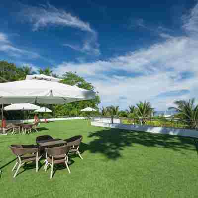 Amun Ini Beach Resort & Spa Hotel Exterior