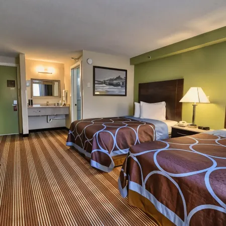 Super 8 by Wyndham Bangor