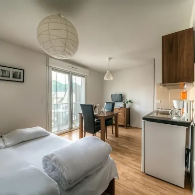 Comfort Aparthotel Lourdes L'Acacia Monastere Du Carmel周辺のホテル