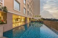 Lemon Tree Premier City Center Pune - مسبح
