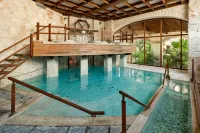 UNA HOTELS Regina Bari - 泳池
