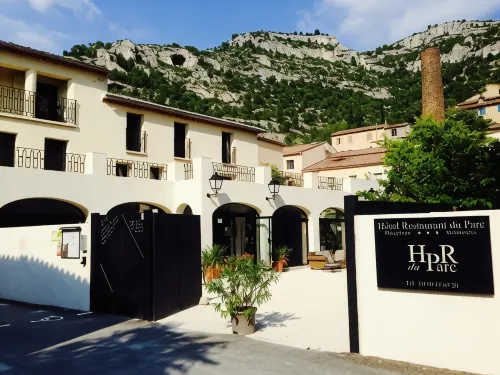 Hotel Restaurant du Parc en Bord de Rivière Hotels in Lagnes