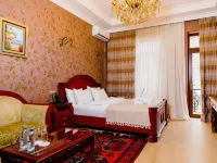 Royal Antique Boutique Hotel フレイム・タワー周辺のホテル