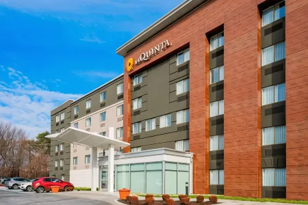 La Quinta Inn & Suites by Wyndham Baltimore BWI Airport