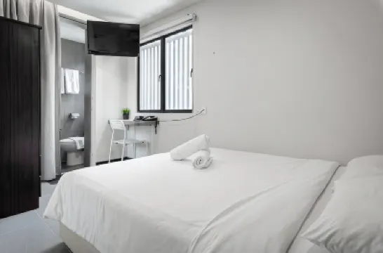 Max Hotel Subang Jaya Hotels near INTI International College Subang