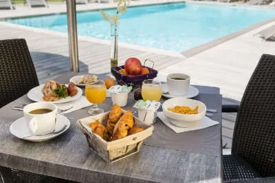 Best Western Plus Hotel Elixir Grasse Hotel dekat La Recyclerie de Cabris