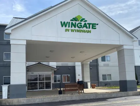 Wingate by Wyndham Uniontown Отели рядом с достопримечательностью «Грэйт Кросс оф Крайст»