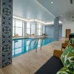 ฮิลตัน การ์เดน อินน์ มองธัน, NB