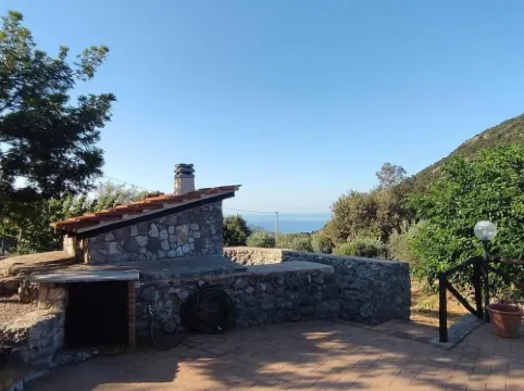 Panoramic hillside house with sea view Hotel di Terracina
