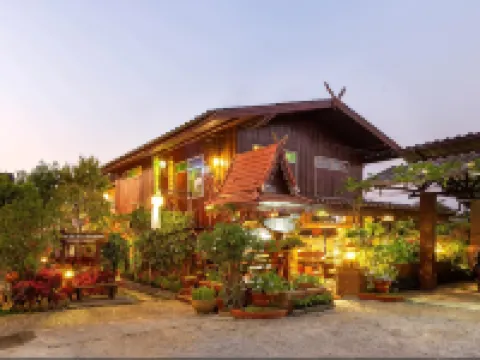 บ้านไม้หอม เกสท์เฮาส์ โรงแรมในอำเภอ แม่จัน