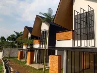 Lenirra Villa & Resto Hotels in Cijeruk