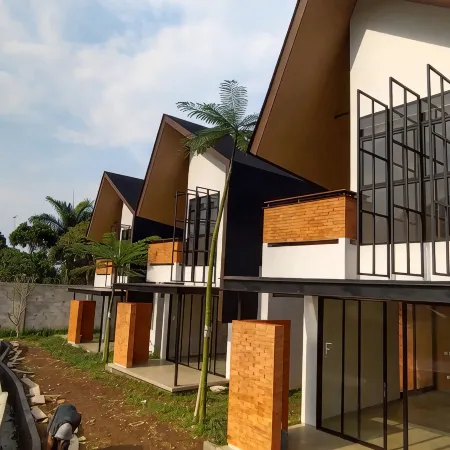 Lenirra Villa & Resto Hotels in Cijeruk