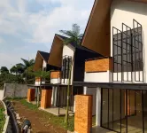 Lenirra Villa & Resto Hotels in Cijeruk