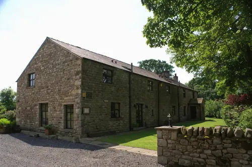Middle Flass Lodge - parking