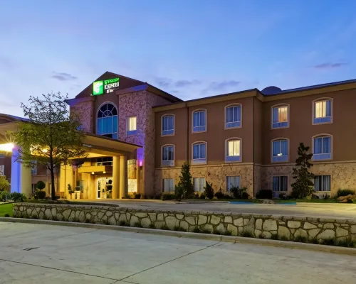 Holiday Inn Express & Suites GLEN ROSE by IHG Hotels in Somervell County