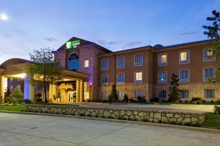 Holiday Inn Express & Suites Glen Rose