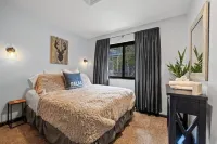 Summerset at Abbey Springs 3 Bdr Steps to Beach! Hotels in Fontana