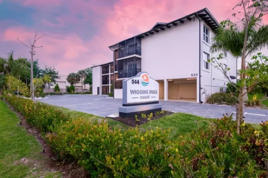 Wiggins Pass Chalet Hotels in North Naples