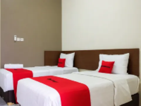 RedDoorz Syariah Near Exit Tol Pemalang Comal 2 Hotels in Comal