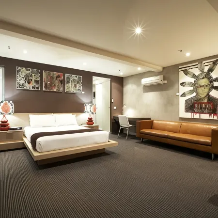 Tolarno Hotel