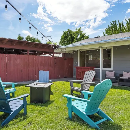 Perfect Central Location w/Mtn Views, Huge Fenced Yard, King Beds, BBQ, & Games!
