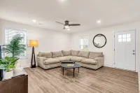 Greer Urban Retreat 3-bedroom house near DT Greer!