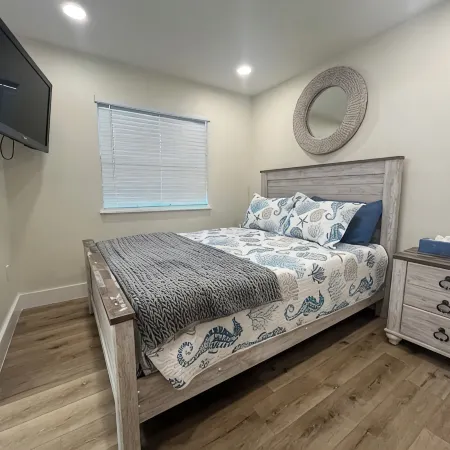 Newly Renovated 1 Br Madeira Beach Cottage