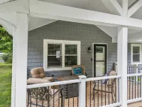Trail Side in the Heart of Winona Lake - 4-Sterne