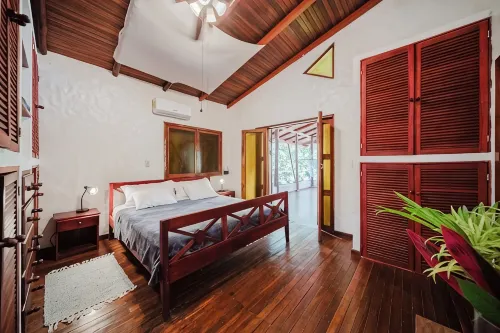spacious and comfortable Villa with tropical charm and pool