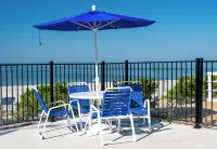 Charming 1-bedroom, Beachfront condo in fabulous Longboat Key steps to the beach