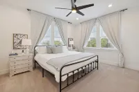 Luxury Villa with Huge Kitchen/ Hot Tub/ Barrel Sauna
