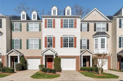 Spacious 3 level Townhome in prime location! Tvs & fans in all 4 bedrooms!!