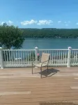 Cool house with AC in charming Dundee with gorgeous views of the lake