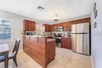 CHARMING 3BR POOL SPA home in Midtown Tampa! - Private Pools