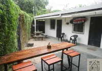 The Backside House - Hostels