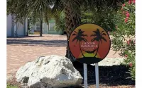 Palm Cottage - Sleeps 4  Summer Fun ..Lobster Season.
