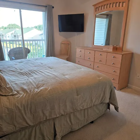 Sandpiper Bay Golf Course. 4 mi to Beach. 3 Bd, 2 ba, New Kitchen,  Pool & More