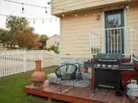 Family Pet Friendly 3-Bedroom Vintage Inspired House in Kyle - Plum Creek Hotels in Kyle