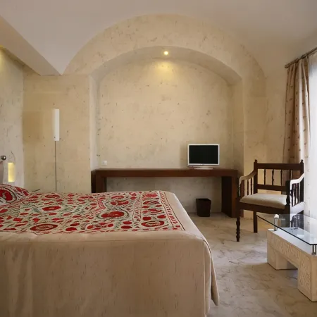 Kasr-I Nehroz Hotel