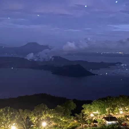 Taal View Condo in Tagaytay with Parking