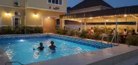 Rossy's Apartments Serviced Apartments in Abuja - مسبح خاص