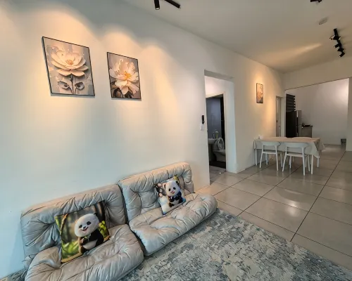 Family Comfy Deluxe Homestay فنادق في بيراي