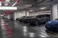 Holiday Inn Express Wuhan Jianghan Road Pedestrian Street - 주차장