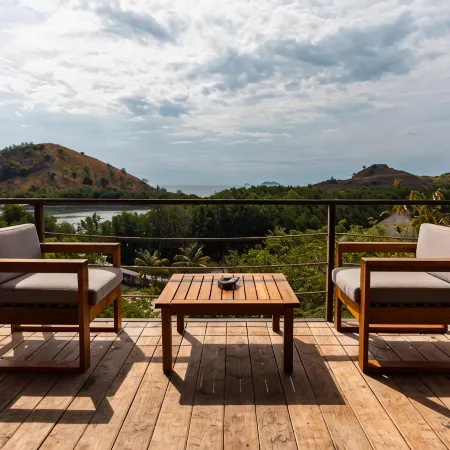 Menjaga Bay Hotels in Komodo