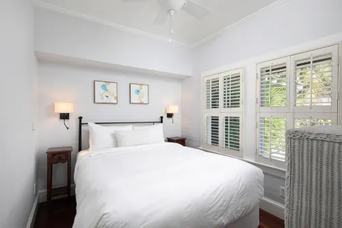 Charming 2 Bedroom Cottage in Old Town Key West - 2-Star