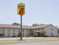 Super 8 by Wyndham Sun Prairie/Madison E Hotels in 