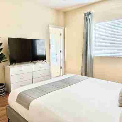 Disneyland Getaway Tri-level Gated Townhome Rooms